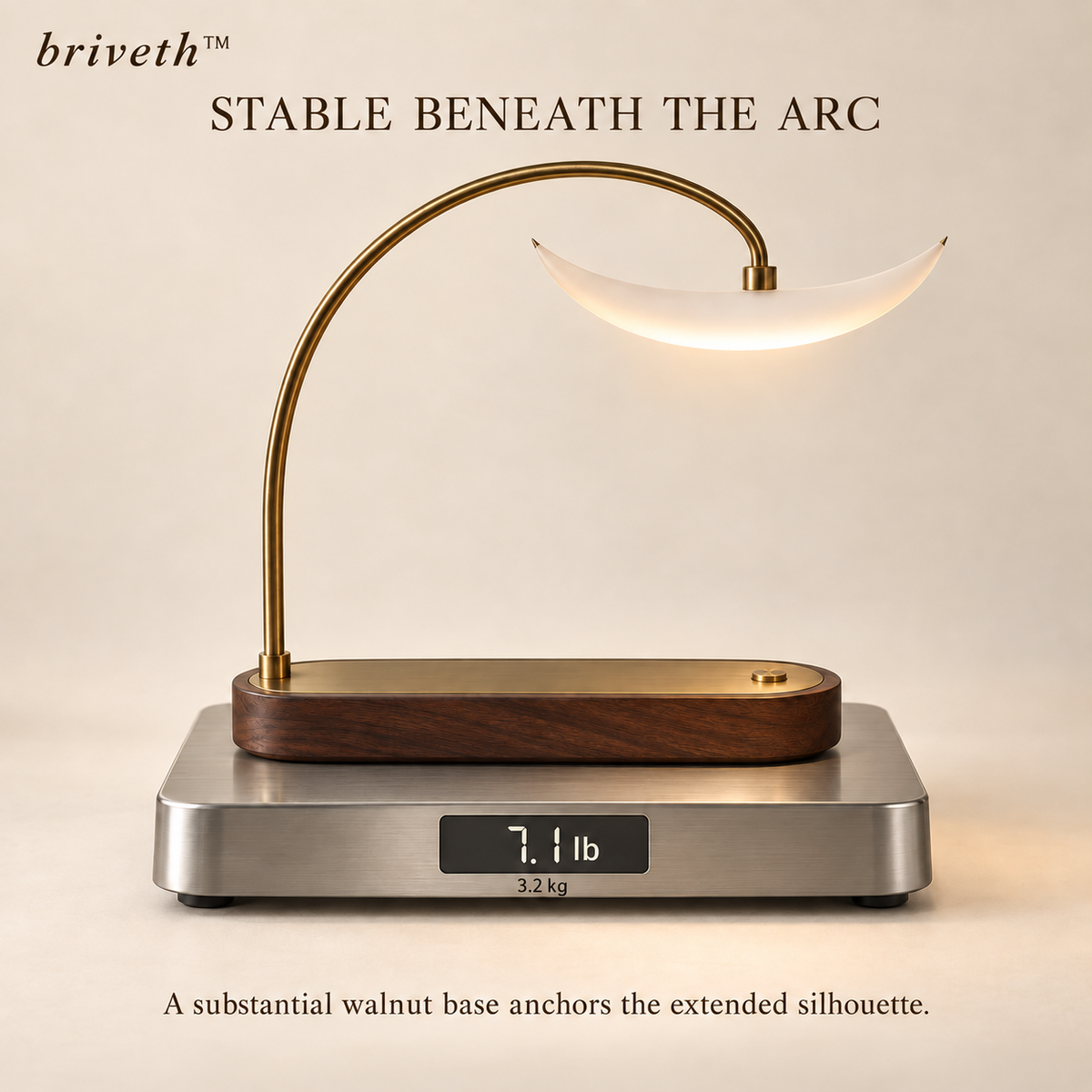 𝒃𝒓𝒊𝒗𝒆𝒕𝒉™ Crescent Arc Desk Lamp